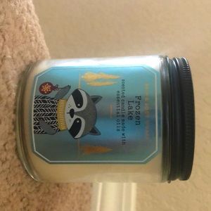 Candle, from bath and body works, smell is frozen lake.